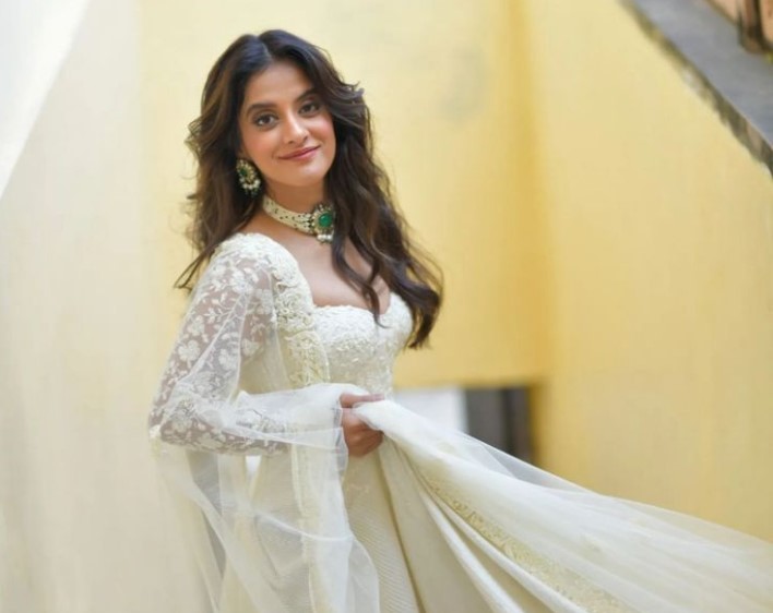 Jasleen Royal